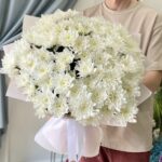 Букет із 17 білих Хризантем