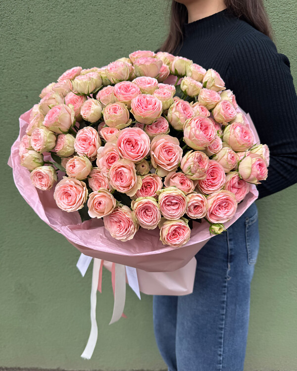 Букет из 25 кустовых роз Гранд Кай